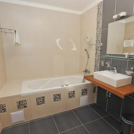 Hotel Zlatny Potok 3*